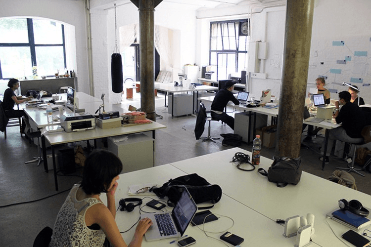 FollowerStar global team
